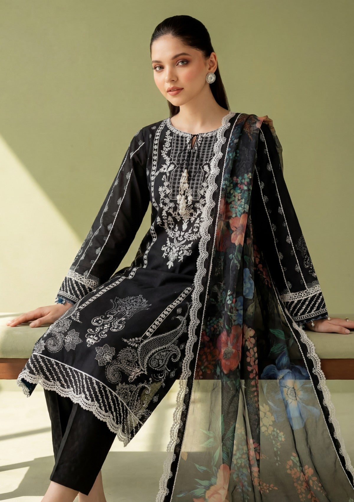 D#04 - BLACK - Aireen Lawn 26