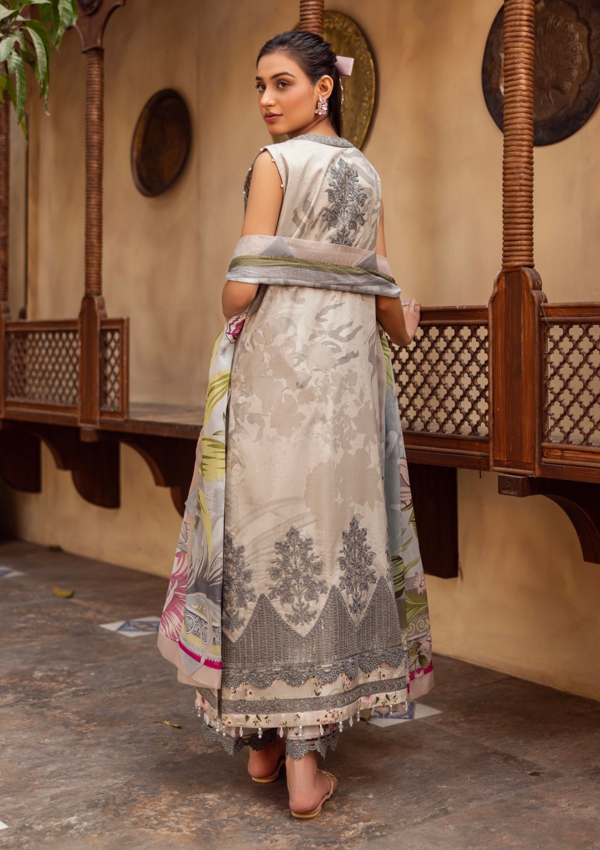 RPM#04 - Silver - 3 pc - Printed & Embroidered - Print Melody 25 - Lawn