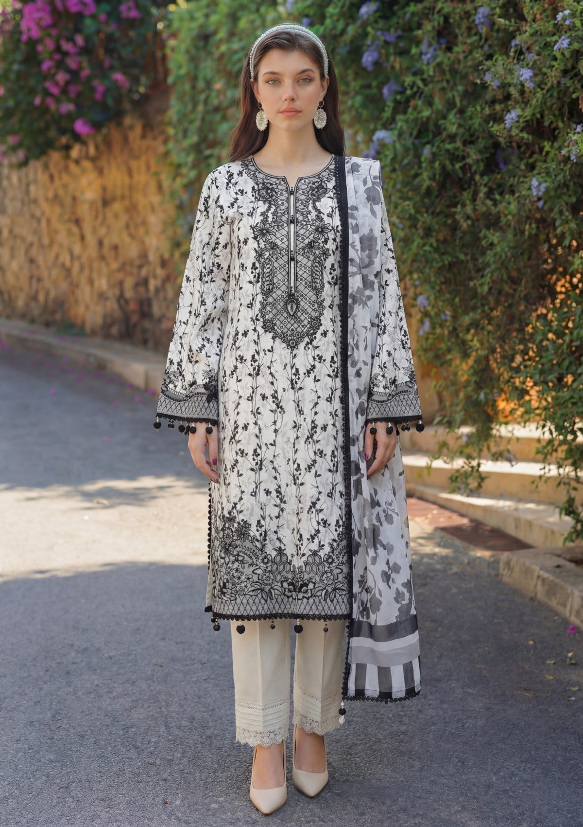 RRC#03 - Floral White - Rivaa Lawn 26