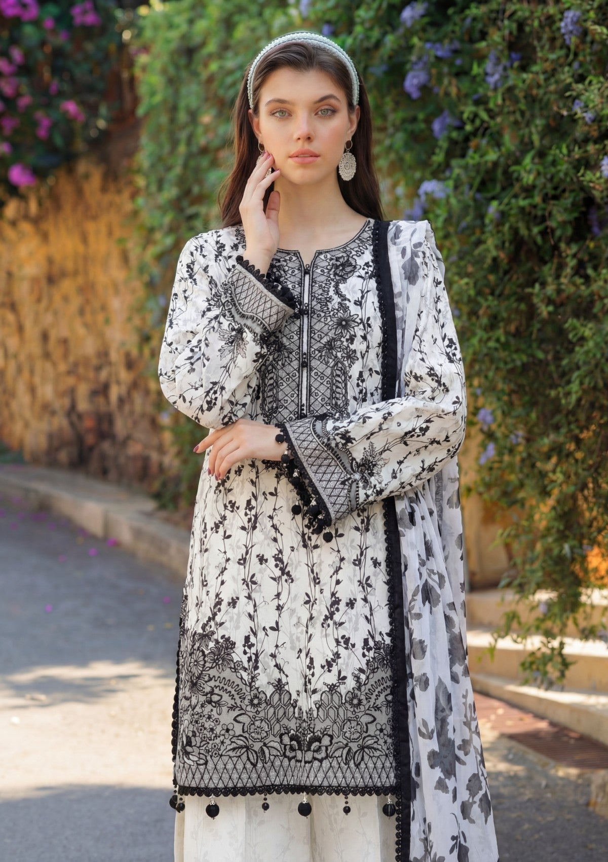 RRC#03 - Floral White - Rivaa Lawn 26