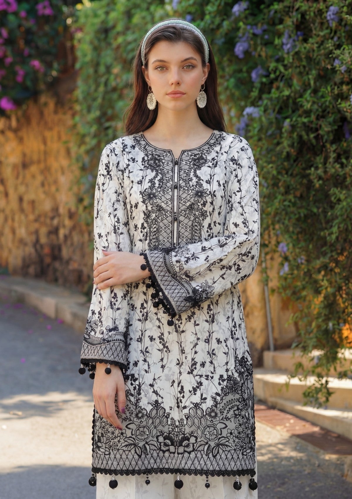 RRC#03 - Floral White - Rivaa Lawn 26